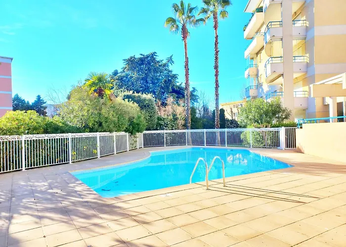 Caresse D'azur - Classe 2 Etoiles 아파트 Fréjus